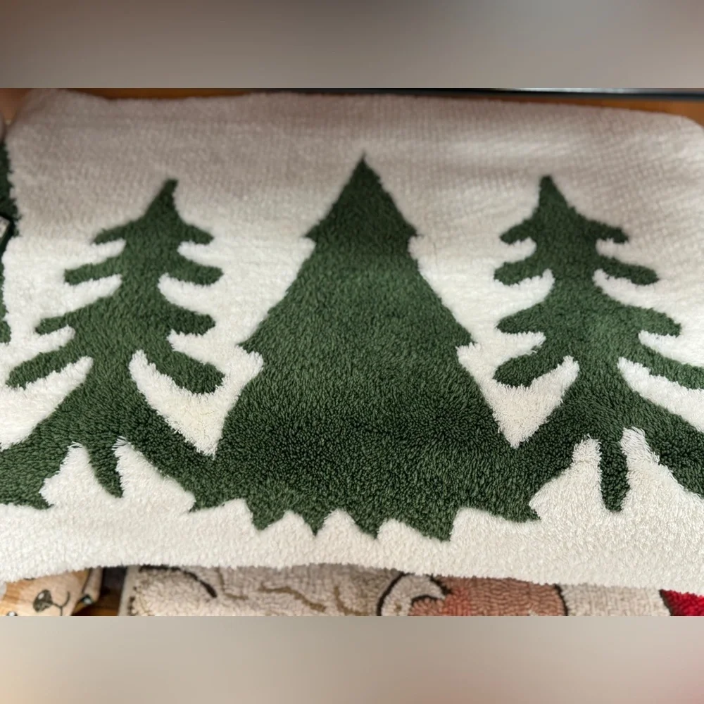 Green and White Holiday Tree Rug